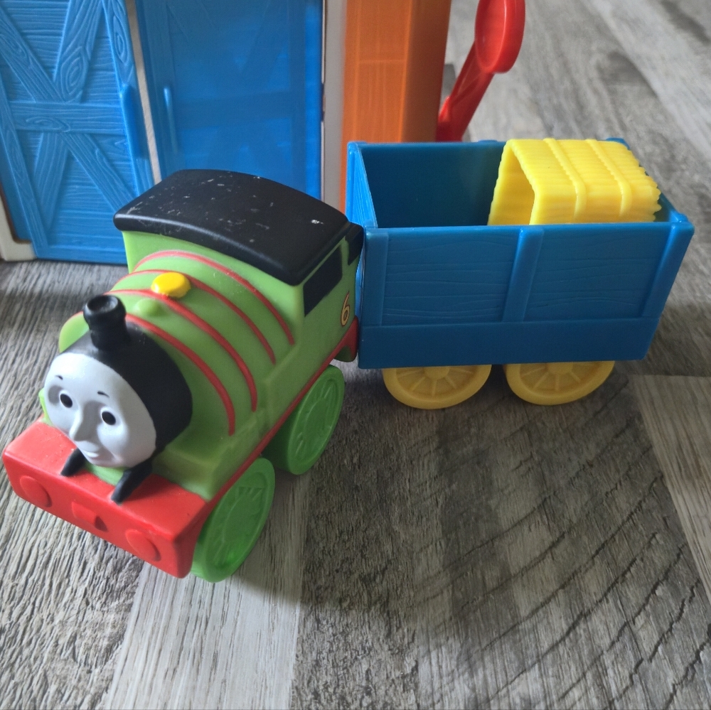 Fisher-Price Thomas & Friends McColl’s Farm Playset Percy Train & Figure 5pc Set - Picture 4 of 5